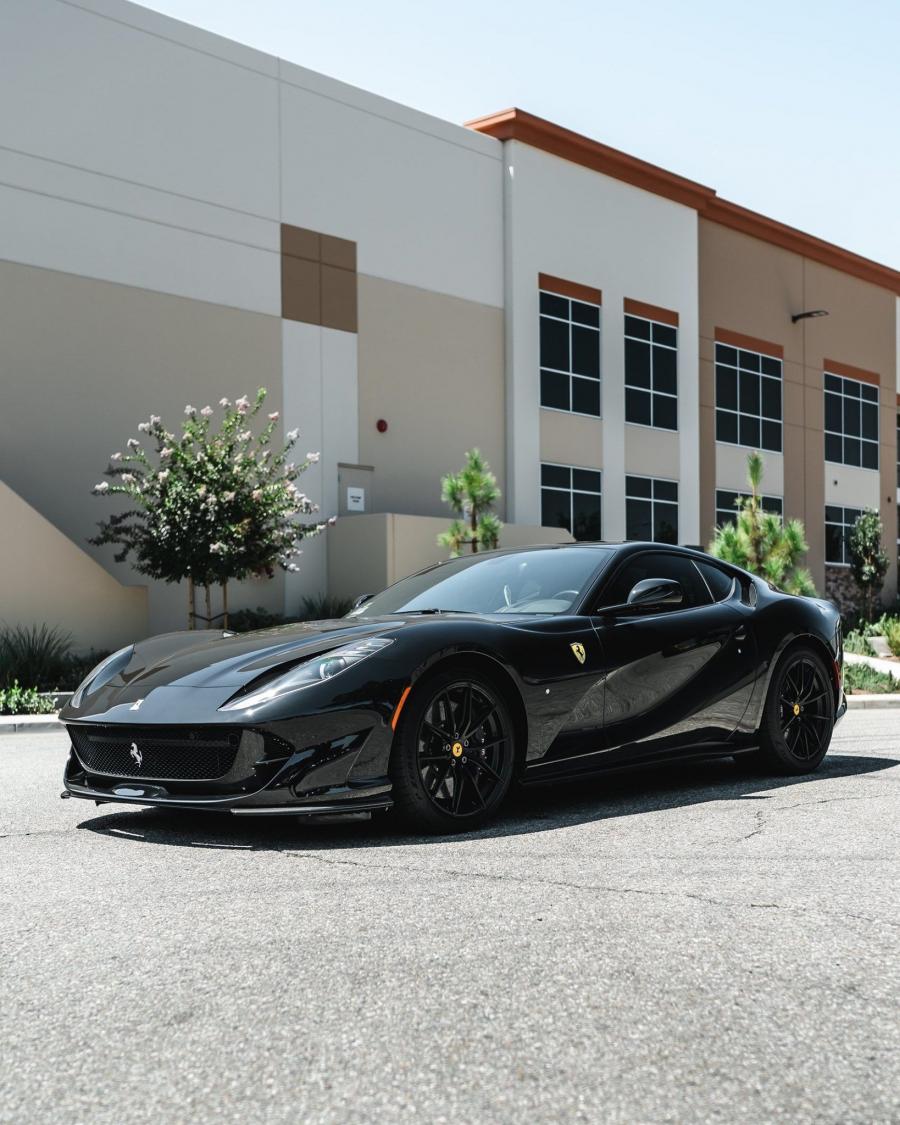  Ferrari 812 Superfast by Impressive Wrap 2019 года  (фото 5 из 5)